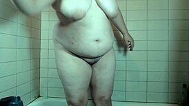 Teasin’ and Jigglin’ LunalustXXX with Her Big Ass and Tits