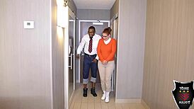 Hey Ginger Reigh, kannst du Rome Majors großen Bullen-Schwanz in Arsch aushalten?