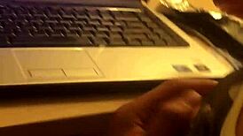 Porn model Christnafire fucks AMWF Stan on webcam!