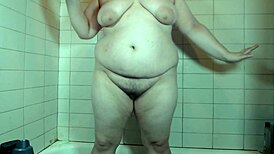 Teasin’ and Jigglin’ LunalustXXX with Her Big Ass and Tits