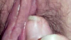 와! 내 허벅지 사이 털난 클리토리스 드러나!