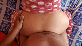 mi madrastra despertó caliente y me llamó pa’ ayudarla.