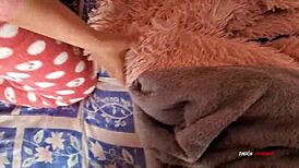 mi madrastra despertó caliente y me llamó pa’ ayudarla.