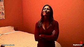 Milfka zápasnice dostane tvrdý anální výprask v temném sklepě