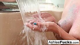 i can't stop watching Ashlee Graham fuck herself in a glitter tub