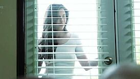 Tabu najstnica 18+ upognjena, trdo jebana in prekrita s kumom