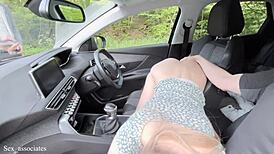 Esposa Faz Dogging Pela Primeira Vez no Campo com Voyeur Assistindo Boquete