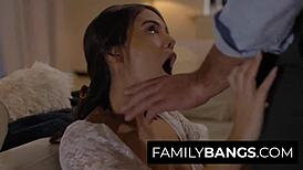 פיימיליבנגס - ויולט סטאר מקסימה משתוקקת לחוויה של צ'ארלס דרס כאבא!