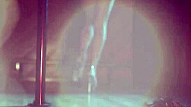 MILF lesbian gosok remaja 18+ dalam kali pertama haram