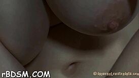 Kasar liar baju mainan celup dengan hamba brunette onani