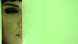 Malá MILF jezdí na špinavém ptákovi s velkým zadkem