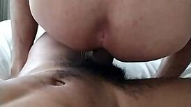 Deixei por conta dele sentar no meu pau grande