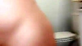 una rica ducha para limpiarme tanto sexo de hoy