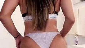 una rica ducha para limpiarme tanto sexo de hoy