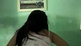 ティーンブラジリアンアマチュアがポルトガルスタイルでファンクダンス