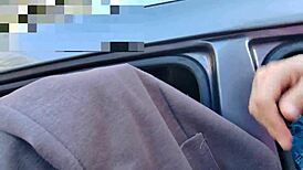 वह कुशलता से बड़ा लंड बाहर चूसती है। कौन जानता शहर के केंद्र में कहाँ हैं हम?