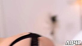 i'm kelly summer scissoring with zoe zebra using dildo in stockings