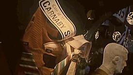 Винтажная волосатая пизда в тройке разбушевалась и стала горячей! 😍