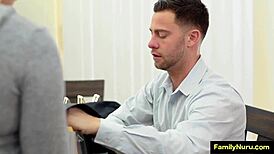 Massage Sexy Tourne en Action Orale Sauvage avec Masseuse Ado! Quelle Session de Pipe Nuru!