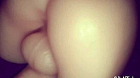 ゲイの玩具プレイ、ワイルドなギアで激しいアナルアクション、深い快楽