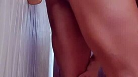 Σύζυγος παίζει μπάνιο πριν τη δουλειά