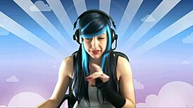 yo, check this 19-year-old emo with massive boobs in wild downblouse action