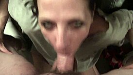 תראה אותי מקבלת אורגזמות אמיתיות בזמן שמזיינים לי את הפנים על ידי זונה בוגדת!