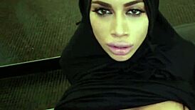 अरब विक्टोरिया ज्यूंस के परफेक्ट लिप्स फॉर सक्चिंग