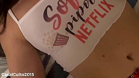 chamei um amigo pra assistir netflix na minha casa e ele acabou fudendo a minha esposa