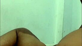 Liżę swoją wielką dupę i cipkę przed spaniem