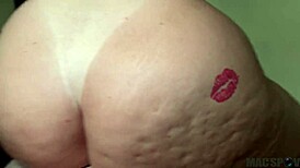 i can't stop staring at vivian taylor in her tight gym outfit, damn