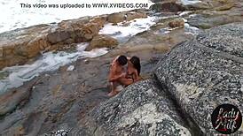 O Instrutor De Parapente Flagrou Ele Comendo O Cu Dela Na Ilha Da Magia