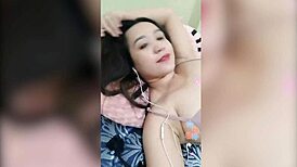 Girl shows white big tits pussy in web chat!