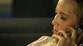 야, Lilly James, 스텝대드가 없을 때 구부려서 야해! 😜