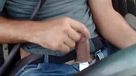 Solo Erkek Yoğun Odakla Detaylı Mastürbasyon Seansı Yapar