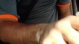 Solo Erkek Yoğun Odakla Detaylı Mastürbasyon Seansı Yapar