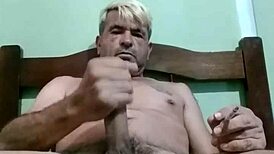 Bu seksi gay yakın çekimle birlikte boşalmak ister misin?