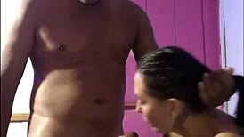 trocou a lâmpada e ganhou um boquete incrível em casa