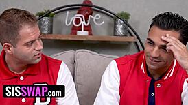 Göğüsleri Büyük Üvey Kız Kardeşler Aubry Babcock & Violet Gems Üvey Kardeşlerini Sert Sikmek İçin Takas Ediyor