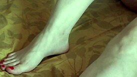 Любовник ближе секси крака на MILF, чука я отзад!