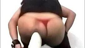 peruvian puta stretching her ass hard 😈