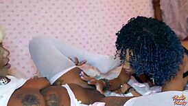 이 두 순종적인 걸스 로울리타 나데 나스티가 서로의 젖은 엉덩이 핥고 머프 다이빙 하는 거 봐