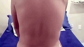 le di una recogida a la vecina lesbiana