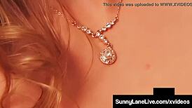 sex starved sunny lane finger fucks juicy pussy