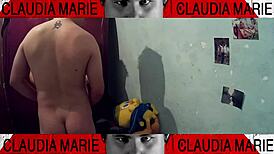 Mobile sex combo: pussy licking while distracted by games.