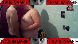 Mobile sex combo: pussy licking while distracted by games.