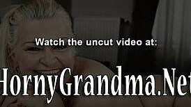 Блондинка-матура умело скачет