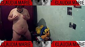 Mobile sex combo: pussy licking while distracted by games.