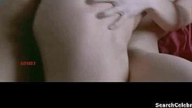 Marjorie Cottree dans le film Jésus 1977 devient sauvage. Blonde bombe prend levrette avec sperme sur les seins.