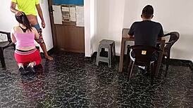 i creeme, solo es un amigo, el cornudo de mi esposo desayuna mientras mi mejor amigo me folla casi al frente de el, como siempre me ignora, dejo que cualquiera me meta la polla